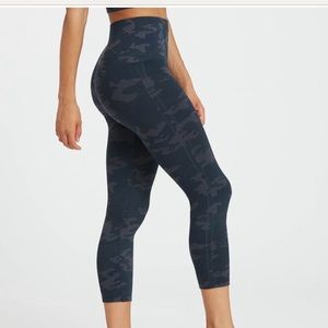 SPANX Look At Me Now Cropped Leggings Camo